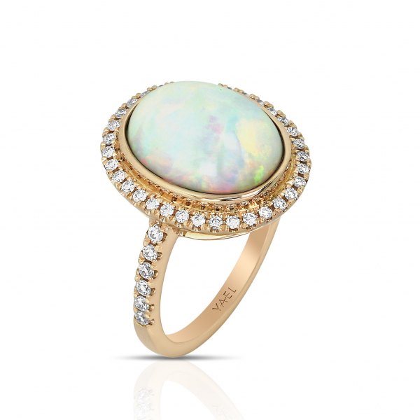 Oval shape Opal and diamond fashion ring in 18k rose gold