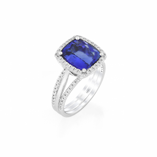 Tanzanite and diamond ring in white gold