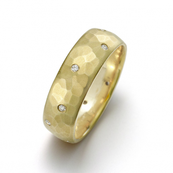 Toby Pomeroy 8mm mens band in yellow gold with diamonds